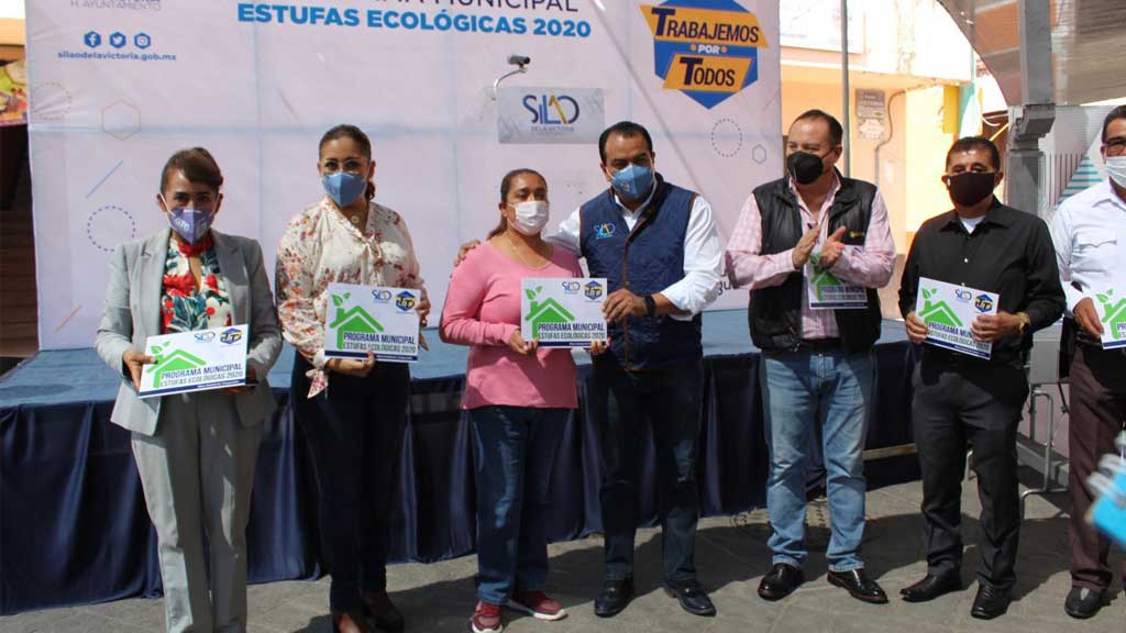 Entregan 300 estufas ecológicas a 26 familias de comunidades rurales de Silao