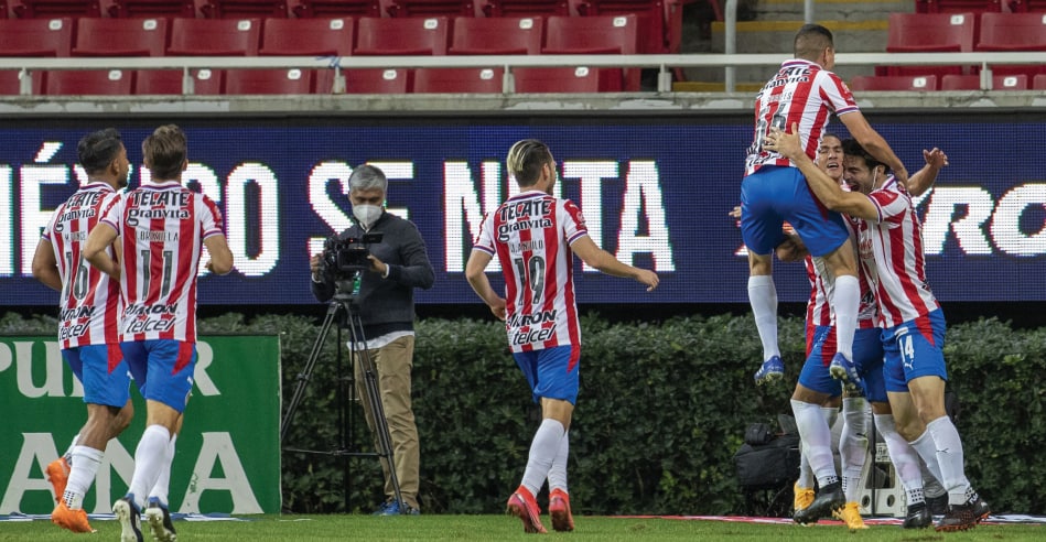 Chivas corta el paso de ‘Rayados’