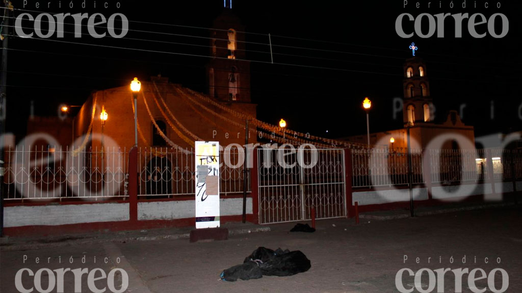 Dejan a hombre desmembrado afuera de templo de Valtierrilla