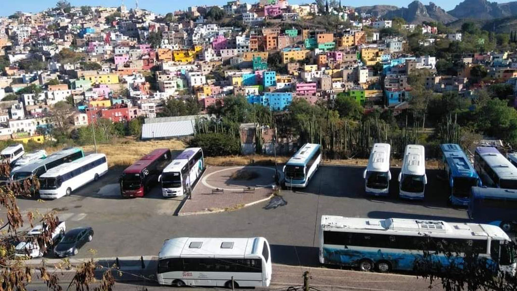 Capitalinos se quejan del gobierno por restricciones en la ciudad