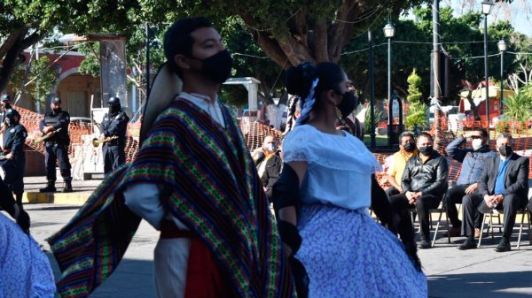 Celebran aniversario de la Revolución con poca asistencia