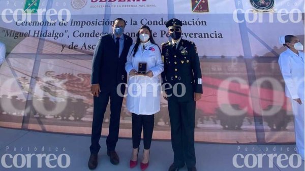 Condecoran a Paulina Radillo por su labor durante la contingencia