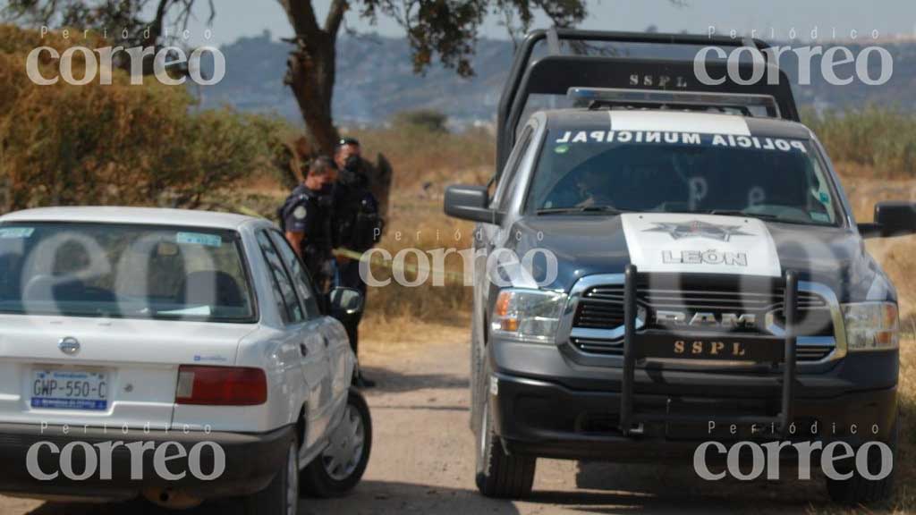 Abandonan el cadáver de un hombre debajo de un árbol en León