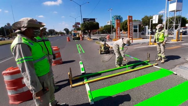 Recibe Tránsito y Policía Vial donación de 300 delimitadores para usar en ciclopista