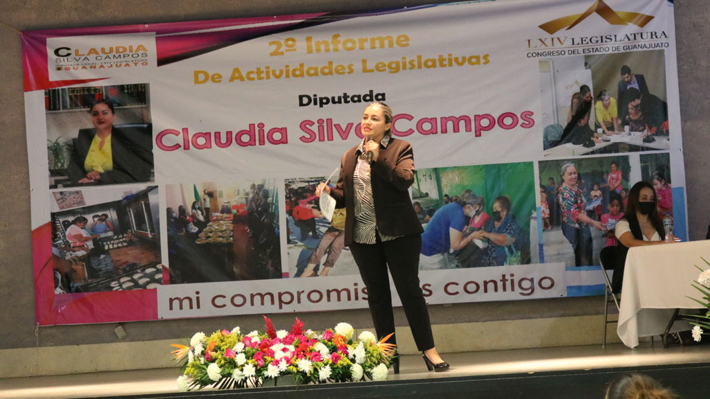 Rinde Silva Campos su segundo informe de actividades