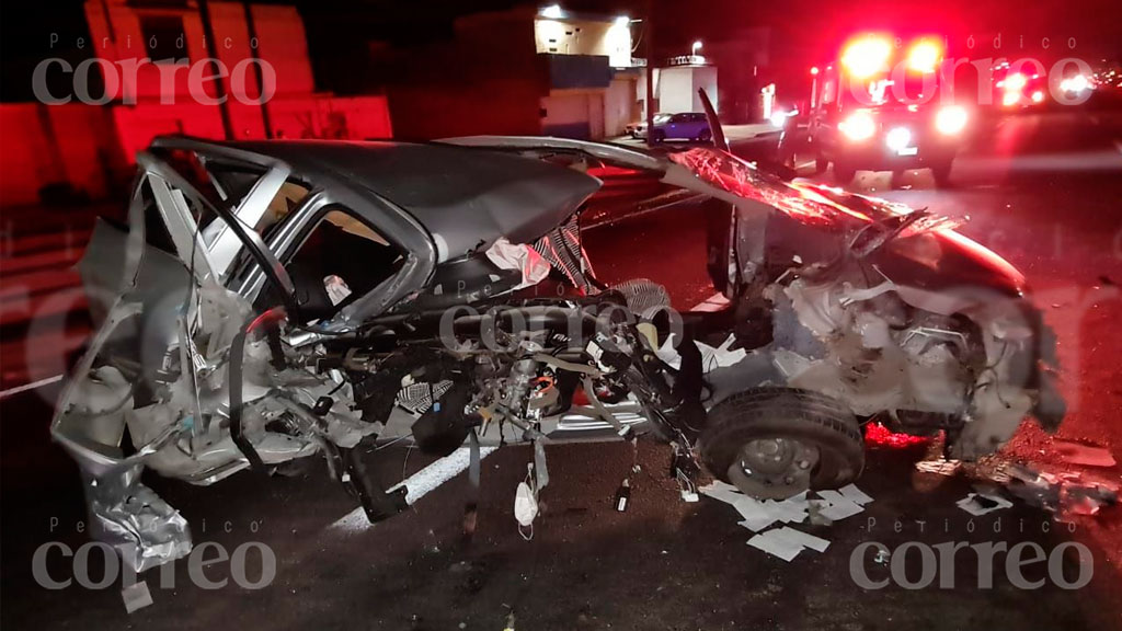 Por exceso de velocidad se impacta sobre la Irapuato-León