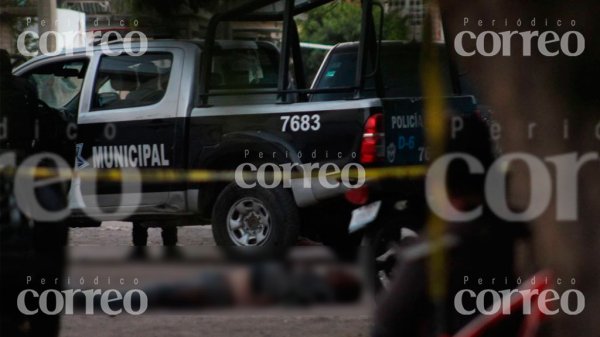 Balean a dos en Celaya, uno intenta refugiarse pero los matan a ambos