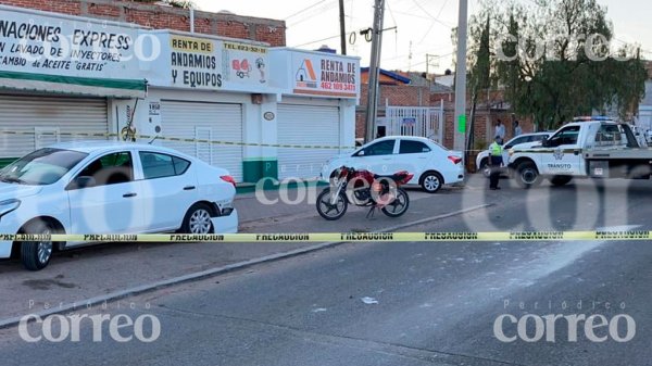 GOLPEAN a agentes viales mientras atendían un accidente