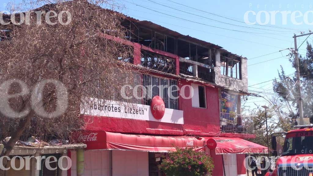 Solo daños materiales dejó un fuerte incendio en Irapuato