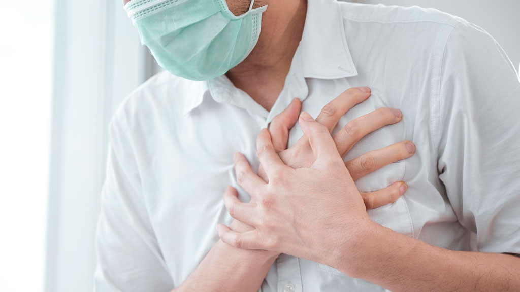 Pacientes de Covid reportan daños en el corazón hasta un mes después de recuperarse