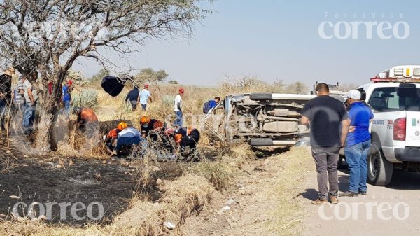 Quedan heridos de gravedad tras volcadura en comunidad de Irapuato