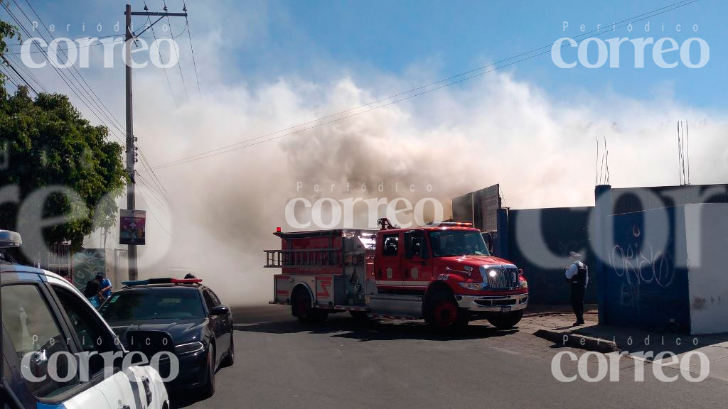 Incendio desata intensa nube de humo en la San Martín de Porres