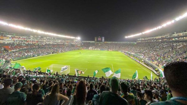 Con semáforo amarillo, aficionados podrían regresar al estadio