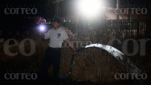 Incendio cerca de instalaciones de CFE causa corte eléctrico en centro de Celaya