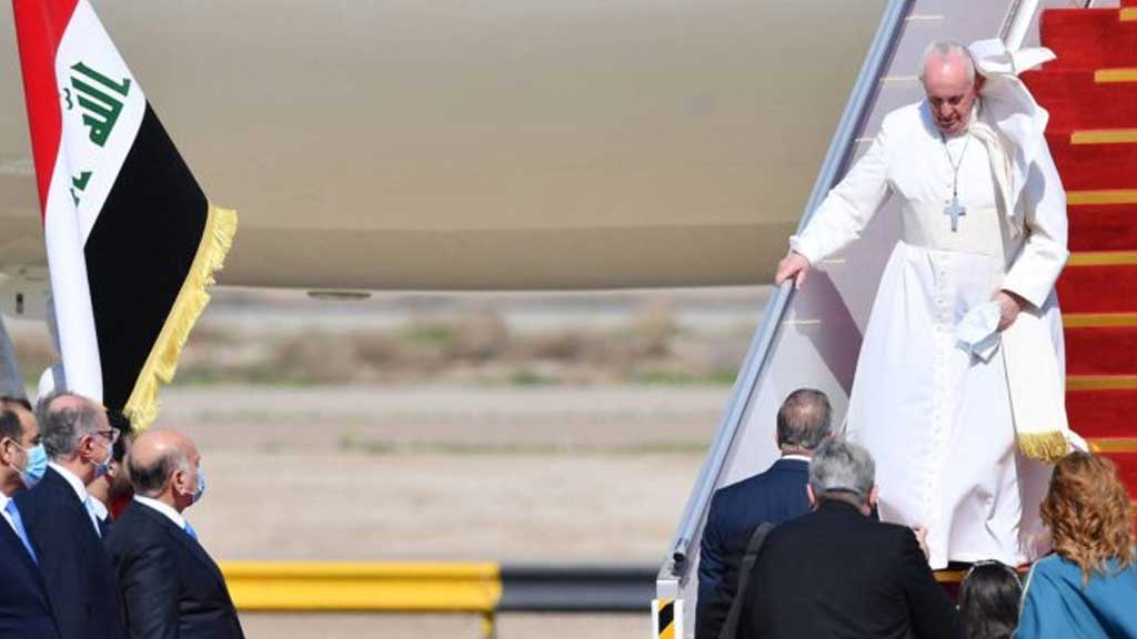 Papa Francisco llega a Irak: “Era un deber viajar a esta tierra martirizada”