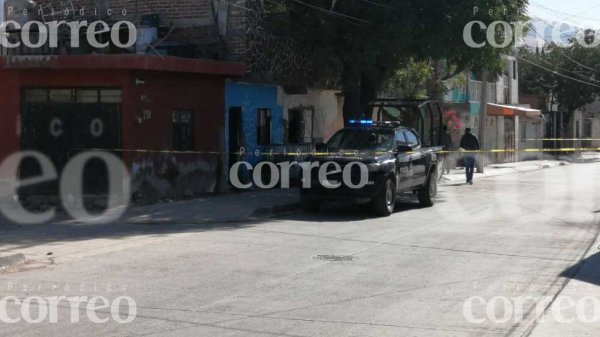 Lesionan a un joven con arma de fuego en León cuando platicaba con sus amigos