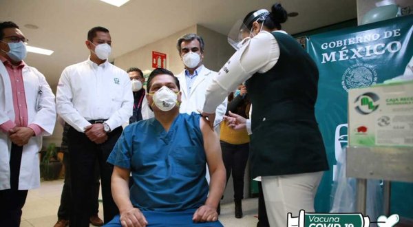 Faltan vacunas para el personal del IMSS