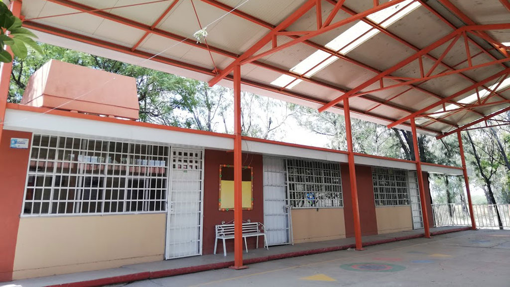 Municipio apoya a escuelas con obras