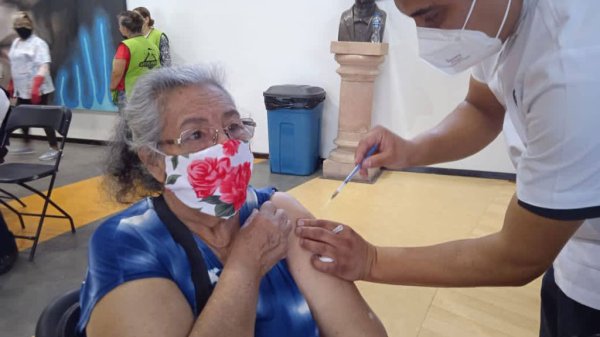 Van más de 25 mil abuelitos vacunados contra Covid-19 en Celaya