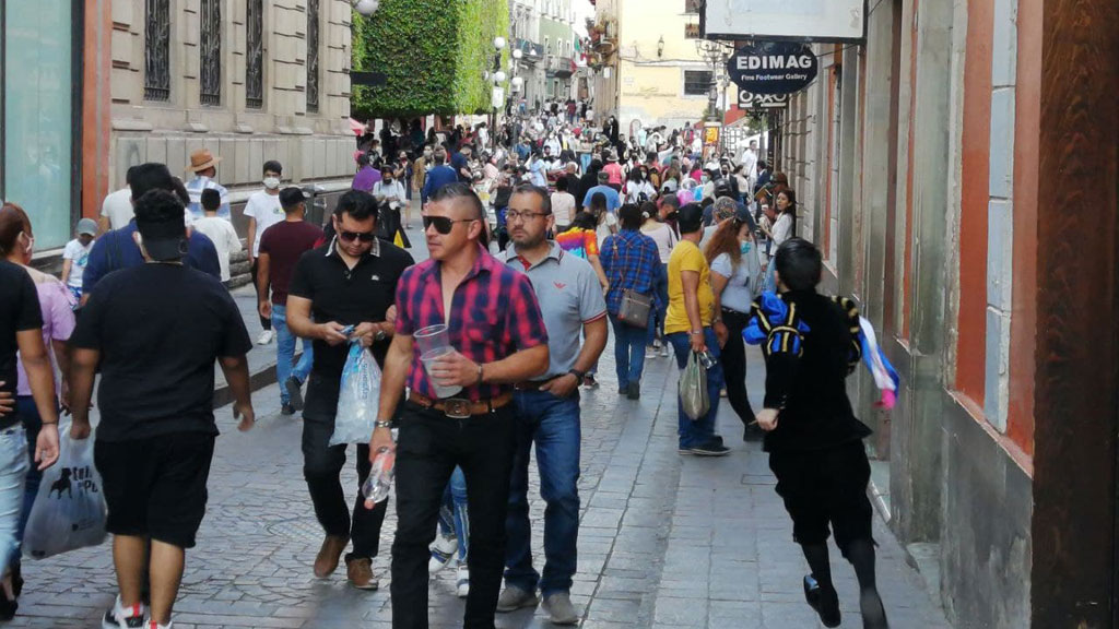 En amarillo con alerta, turistas desacatan medidas sanitarias en la capital