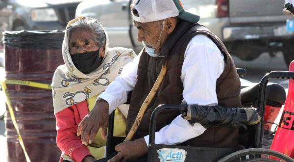 Vacunan sólo al 63% de los abuelitos en Celaya