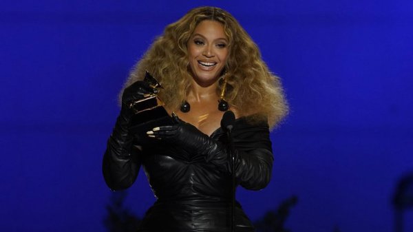 Beyoncé es la mujer más premiada en la historia del Grammy