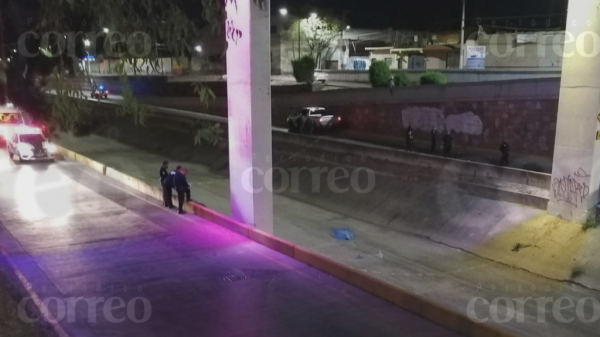 Hombre se suicida en el Malecón del Río