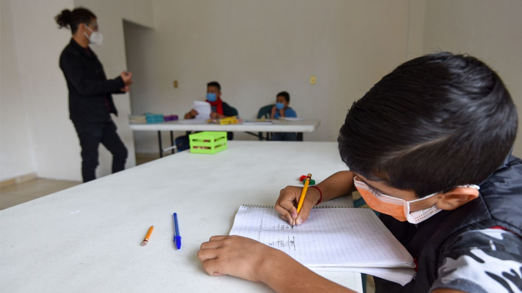 Padres de familia forman movimiento para pedir el regreso de niños a aulas de clases