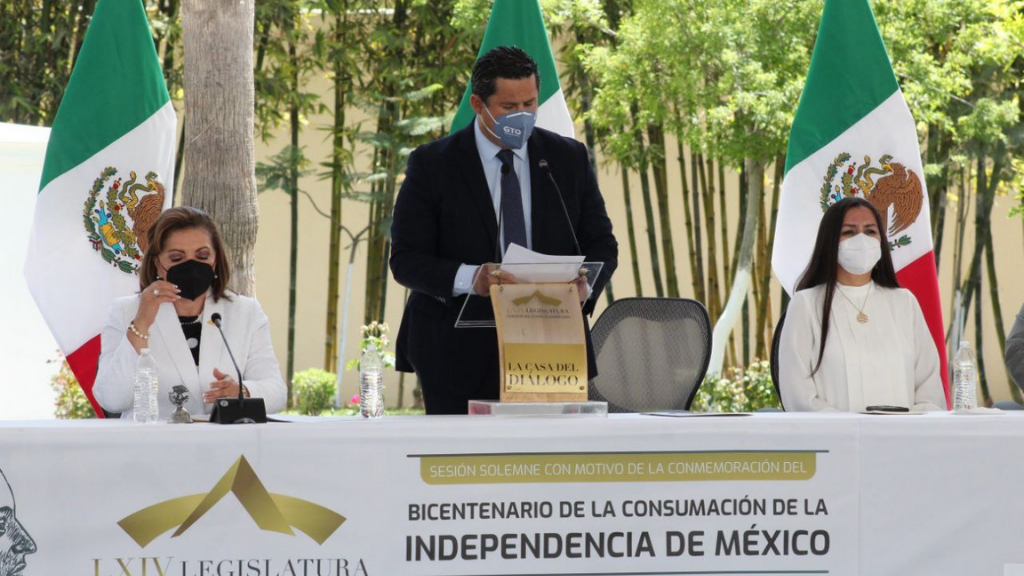 Celebran los tres poderes de gobierno la Consumación de la Independencia de México