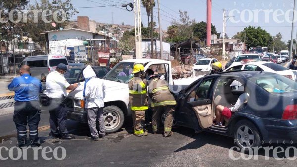 Fuerte choque en Irapuato deja a seis lesionados entre ellos dos niños