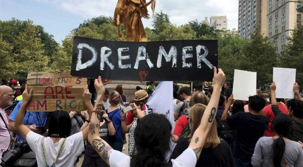 Abren la puerta de entrada a ‘Dreamers’ para obtener la ciudadanía estadounidense