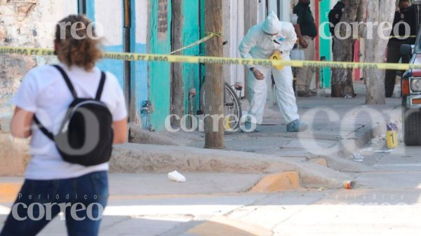 Tras ser perseguido, trata de refugiarse en taller, pero lo matan allí