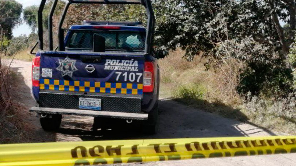 Hallan encobijado sobre depósito de agua en El Potrero