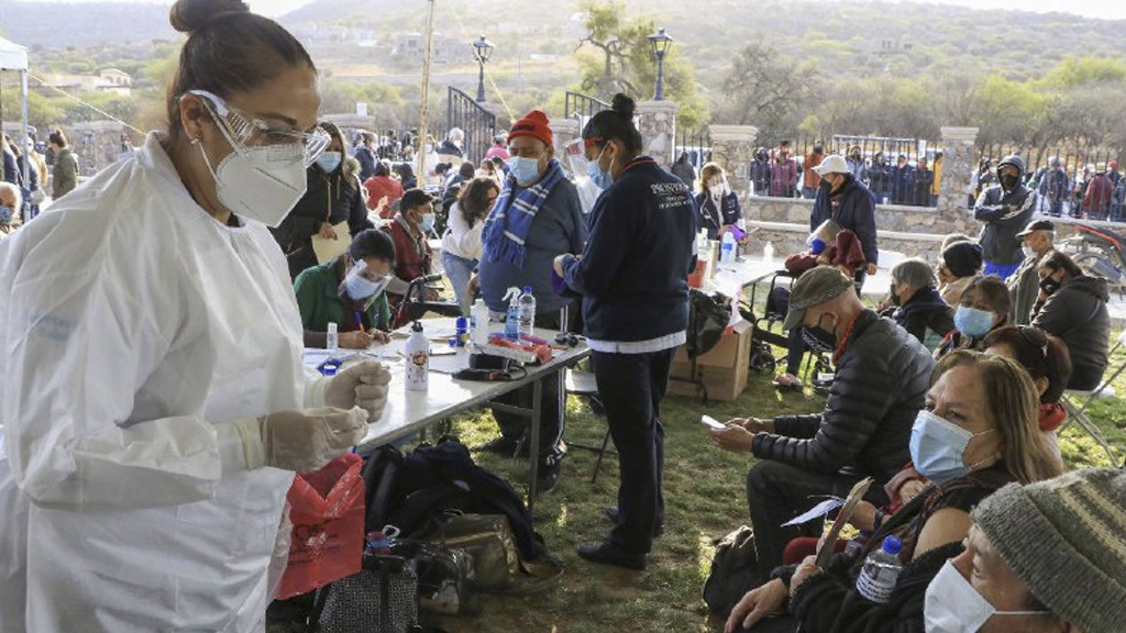 Reconocen buena organización durante primer día de vacunación en SMA