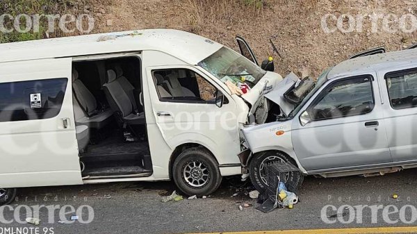 Fuerte choque en Tierra Blanca le arrebata la vida a dos personas y deja a 16 más lesionadas