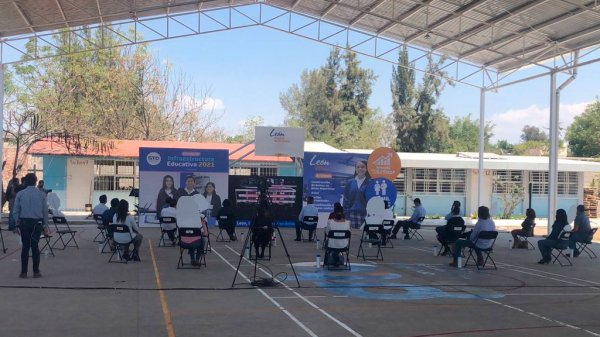 Entregan obras en Telesecundaria 583 con una inversión de 29 millones