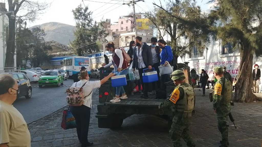 Con desorganización, la Capital arranca jornada de vacunación antiCovid para adultos mayores