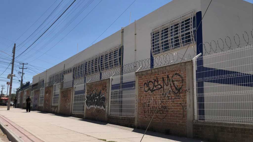 Escuelas vandalizadas serán reparadas hasta que se regrese a clases: Fernando Trujillo