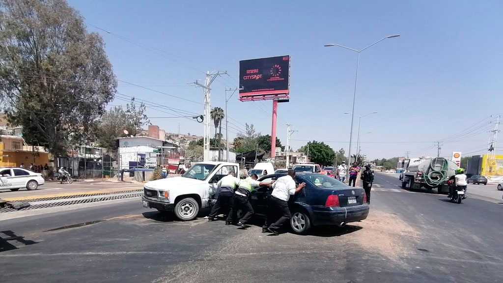 Vecinos piden atender peligroso retorno tras múltiples accidentes