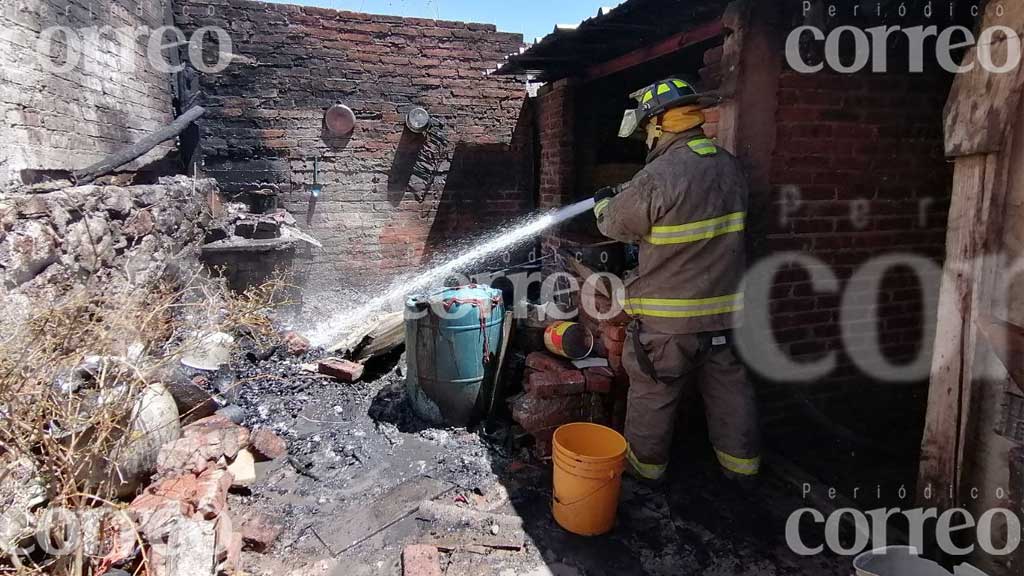 Reportan el fuerte incendio de una casa en Pénjamo