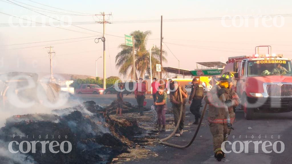 Trailer se incendia sobre La Piedad- Pénjamo y causa múltiples daños