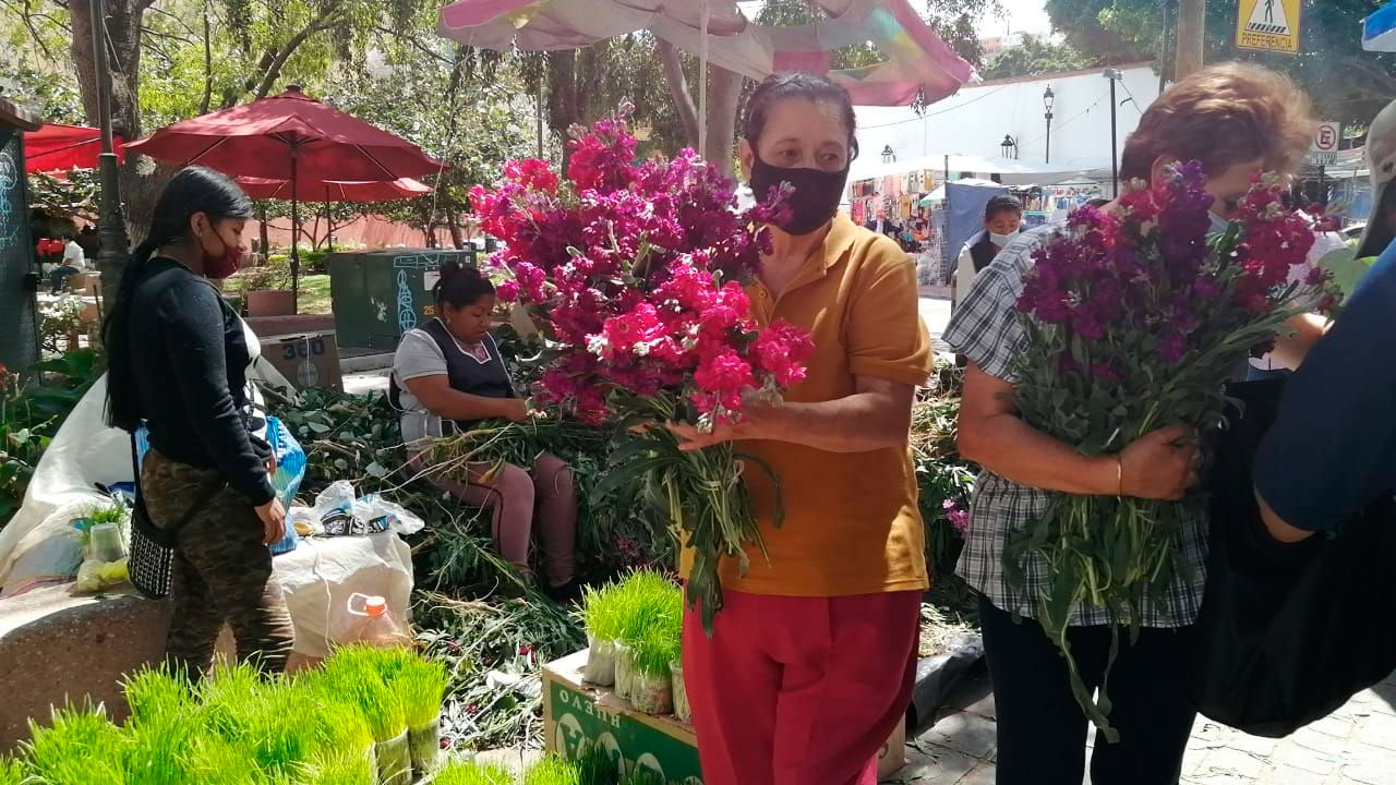 Para este ‘Viernes de Dolores’ se incrementa en 300% costo de flores por escasez