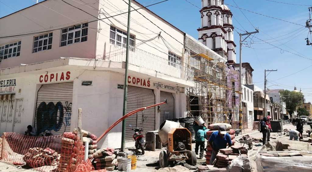 Afectan obras en calles de zona centro a comerciantes