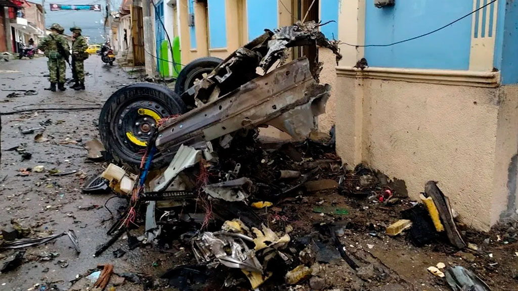 Explota coche bomba frente a alcaldía y deja por lo menos 16 heridos