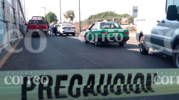 Abuelito acude a vacunarse, pero fallece en el taxi