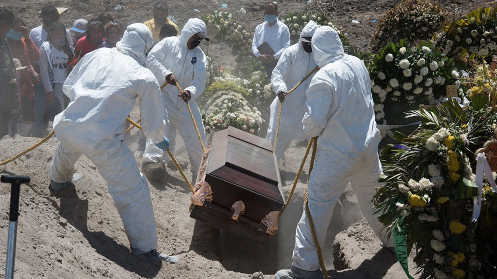 Brasil cierra el mes más mortal de la pandemia