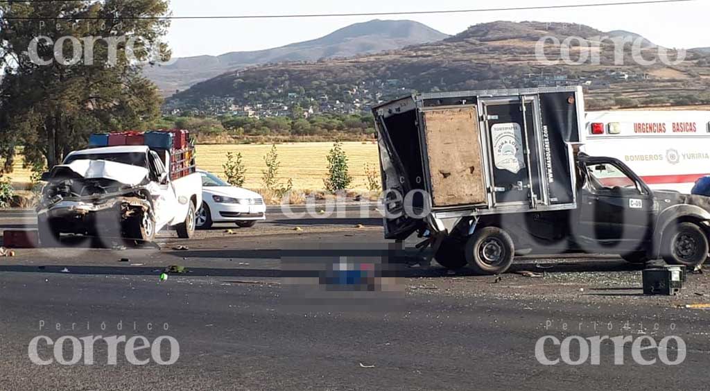 Aparatoso choque deja dos muertos y cinco heridos en la carretera de Yuriria