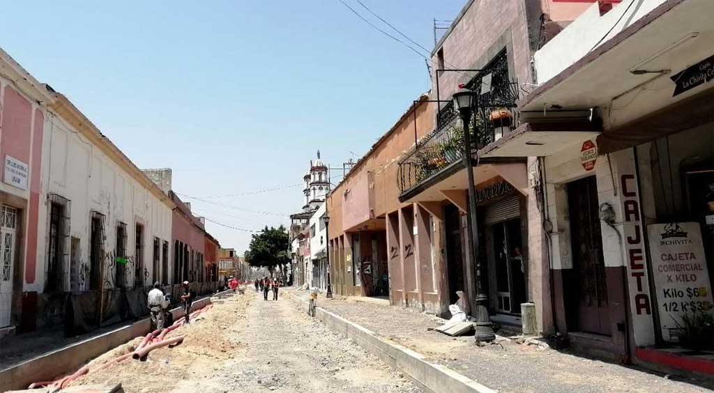 Molesta a automovilistas cierre de vialidades en la zona centro