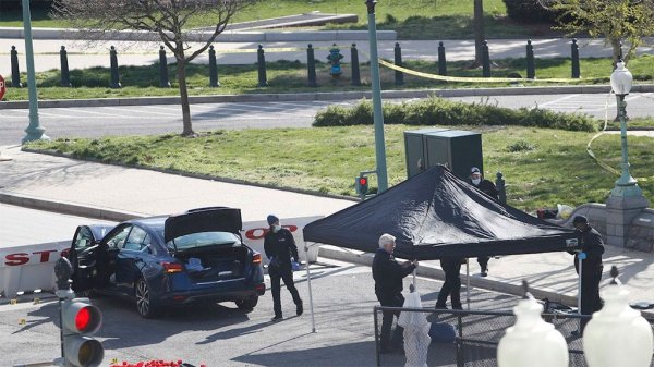 Hombre atropella a dos policías en Capitolio de EUA; es abatido