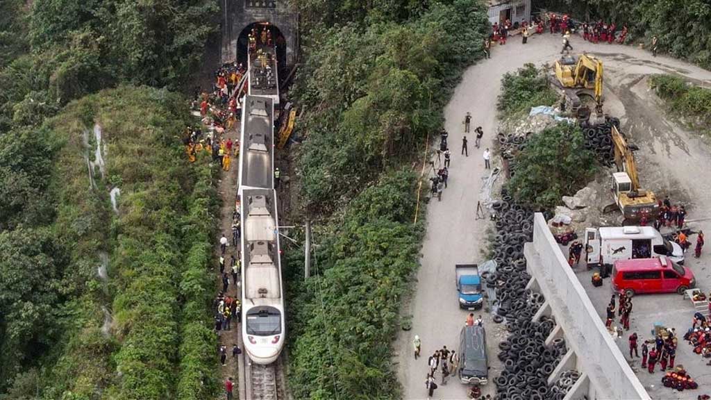 Accidente de tren deja al menos 48 muertos y decenas de heridos